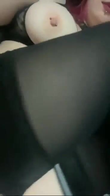 Egirl showing boobs