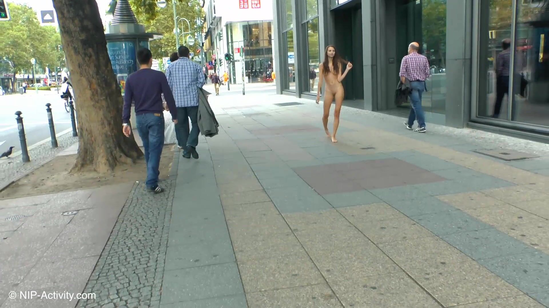 Chesy nude in public