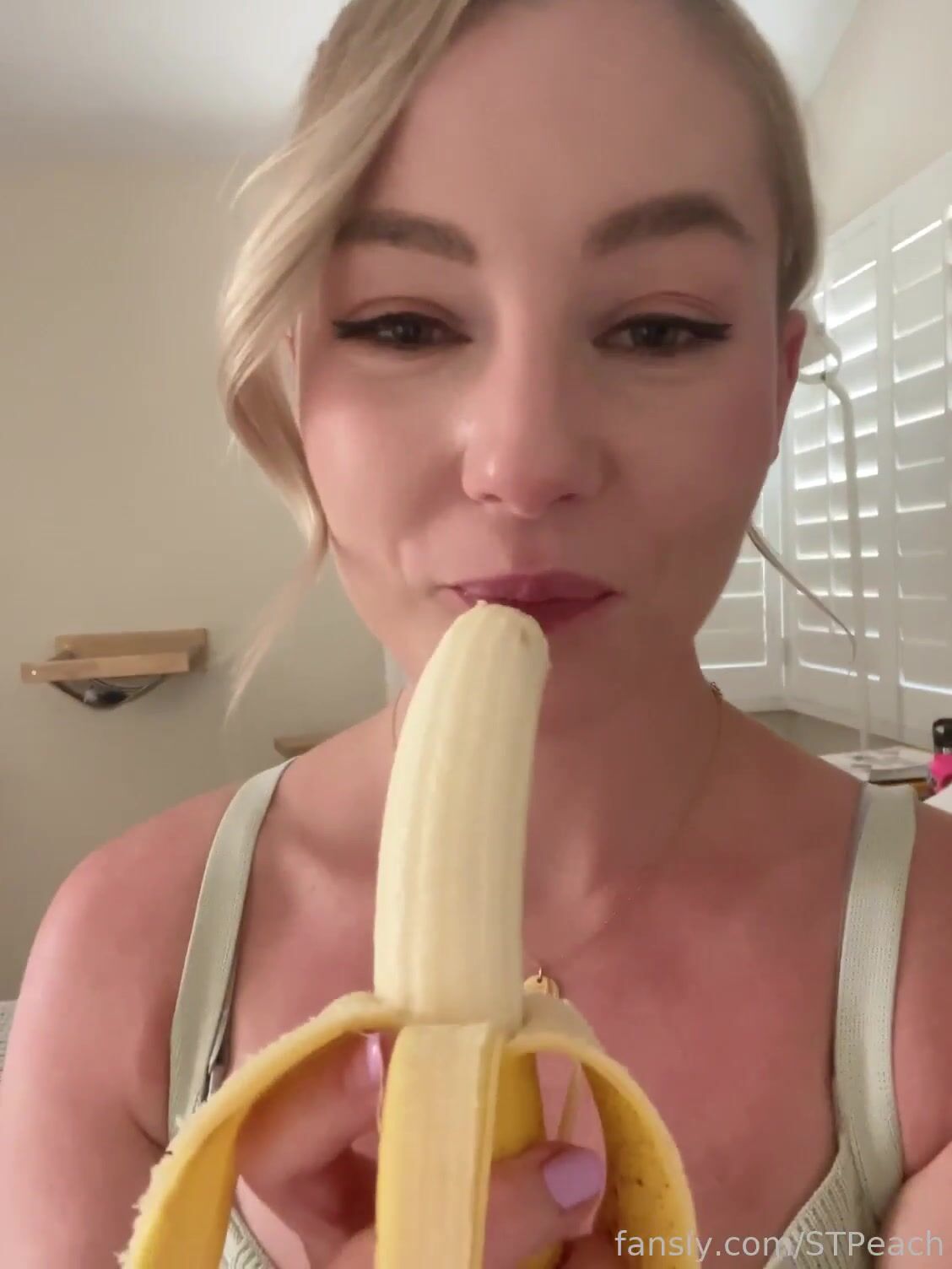 Stpeach sucking banana