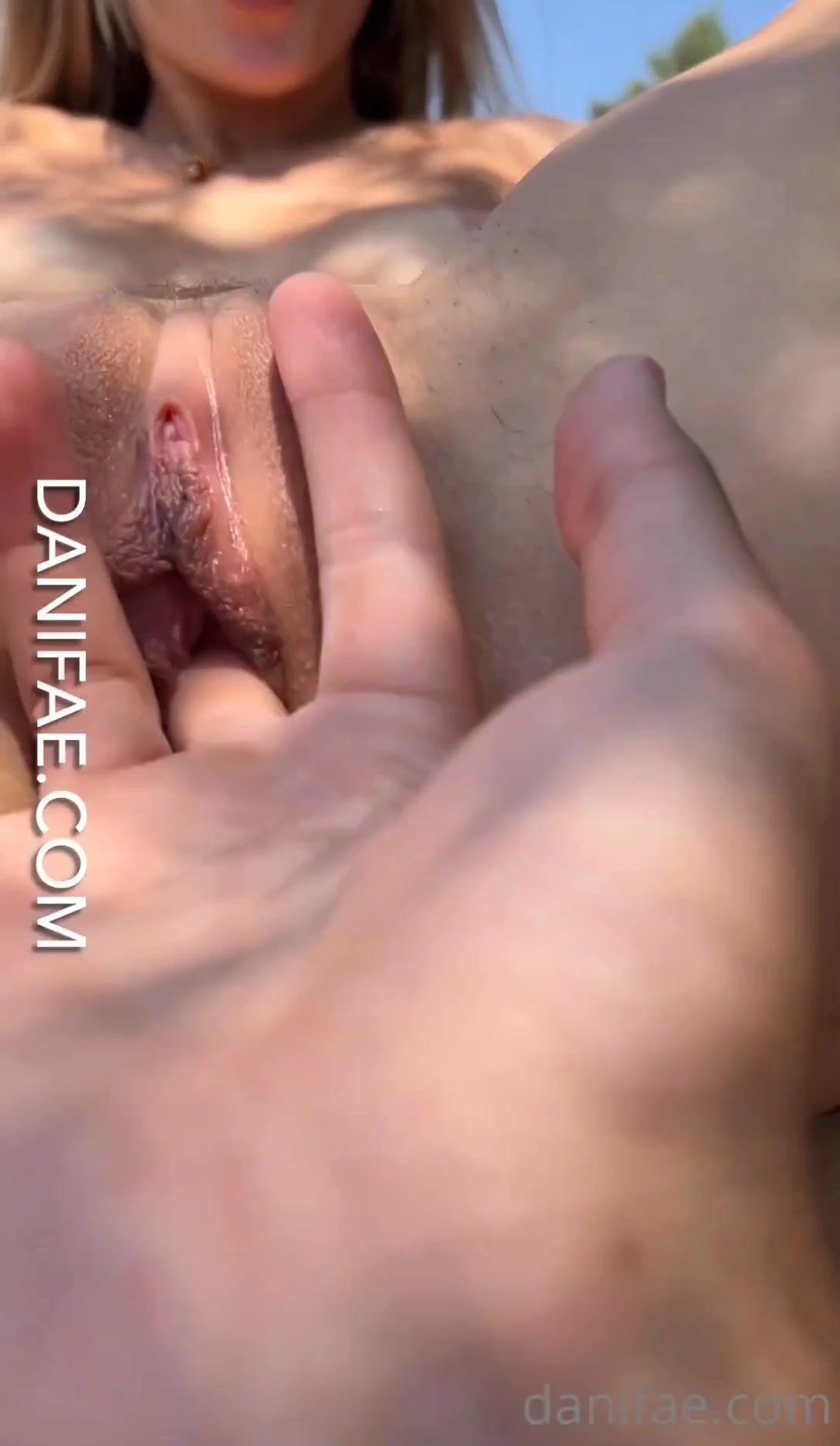Dani Fae Finger Fucking