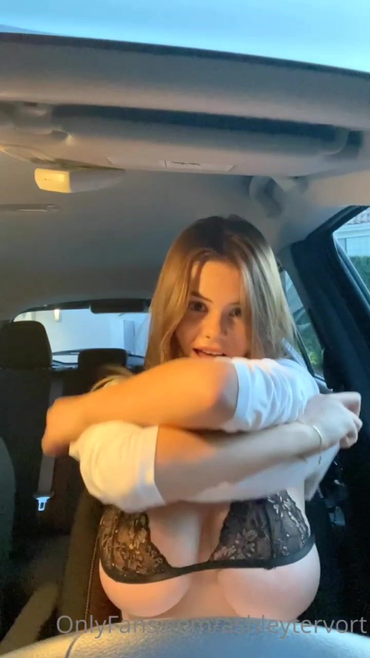 Ashley Tervort accidentally shows her tits in the car