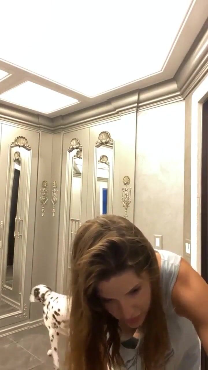 Amanda Cerny accidentally show tits