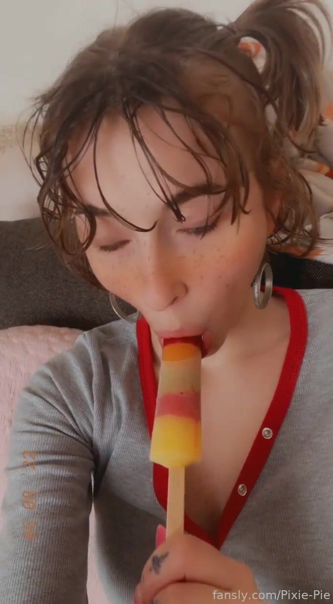 PixiePie Sucking Popsicle