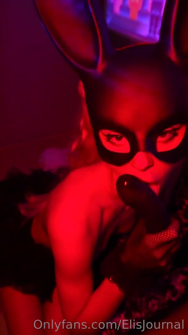 Kristen Hancher - Batwoman POV Masturbation