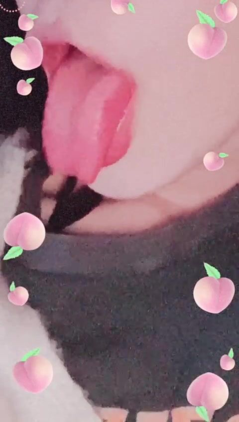 lilnekkoo licking tease