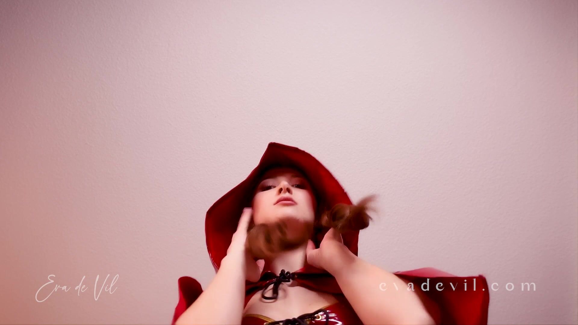 Red rides your face - Eva De Vil