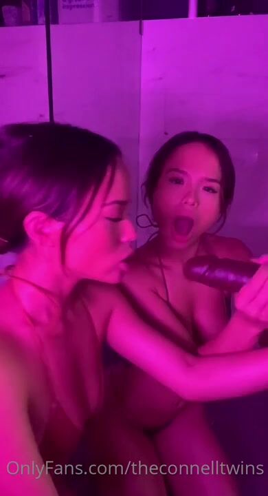Connelltwins dildo play