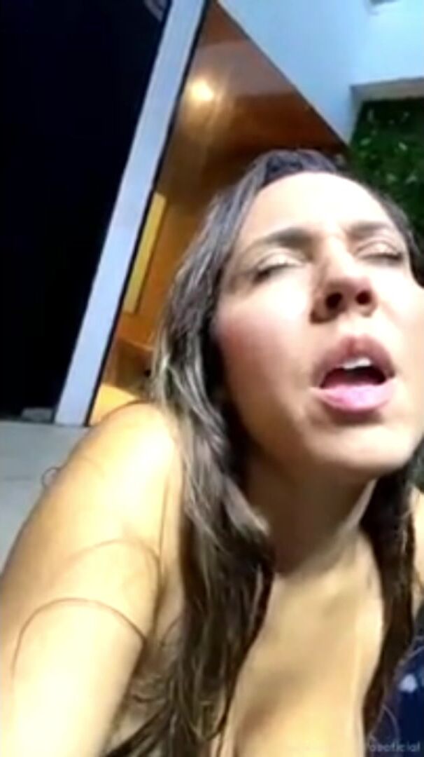 Onlyfans Renata Frisson (Mulher Melão) se masturbando